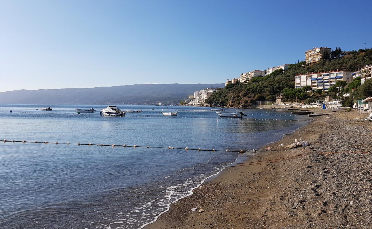 Photo de Yalikent Sitesi beach avec sable gris & galets de surface