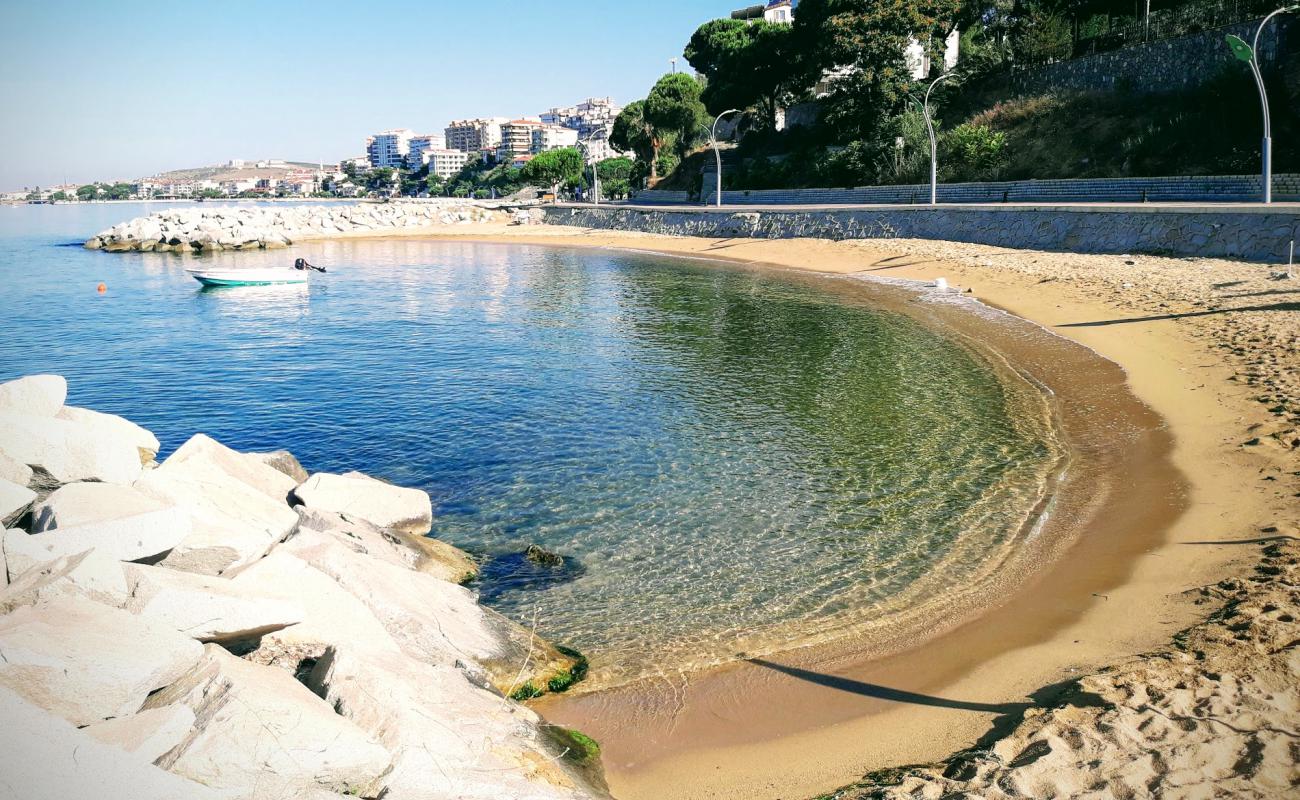 Photo de Armutlu Plaji avec sable beige de surface