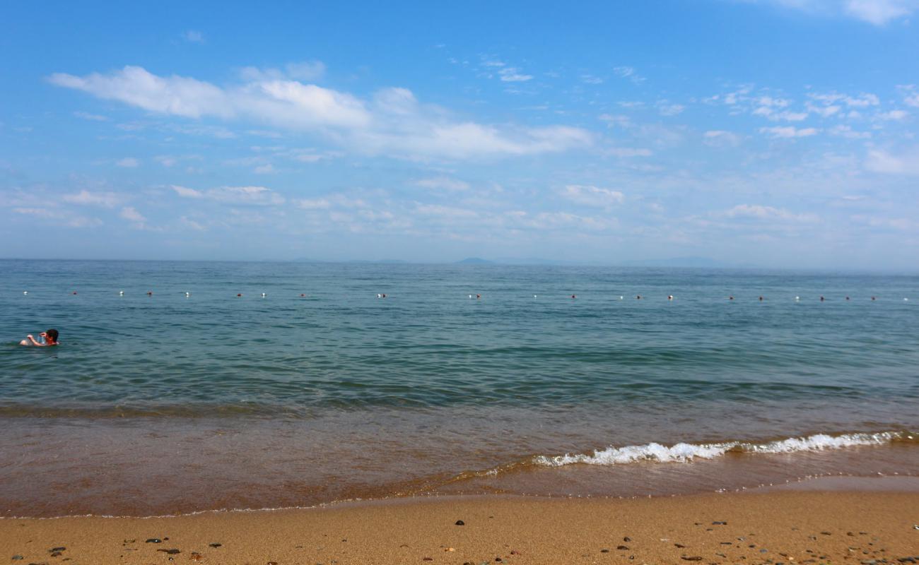 Photo de Plage de Mawish avec sable brun de surface