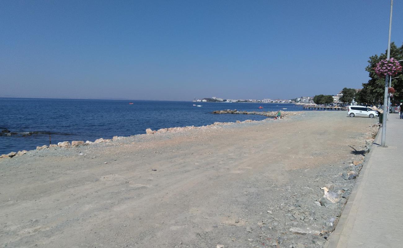 Photo de Cinarcik beach II avec galets gris de surface