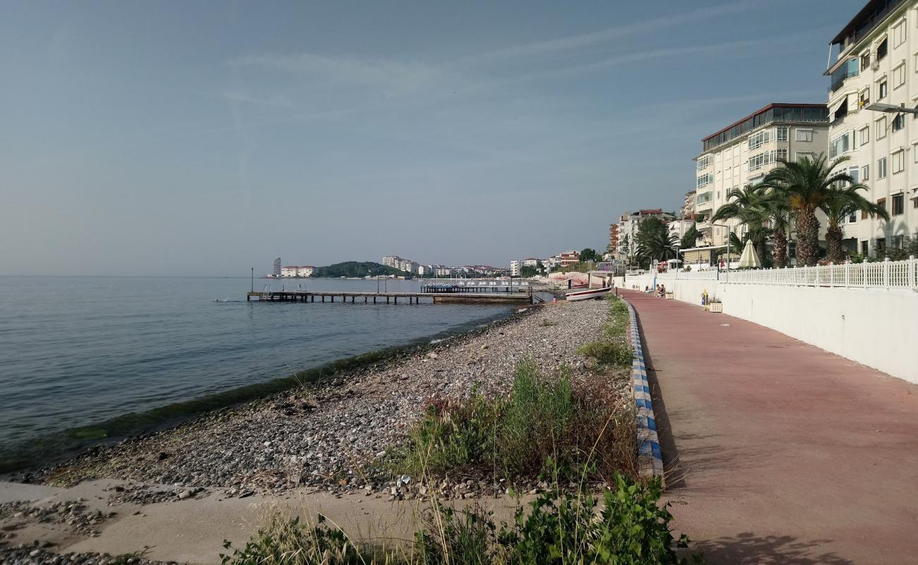 Photo de Cinarcik long bay avec galets gris de surface