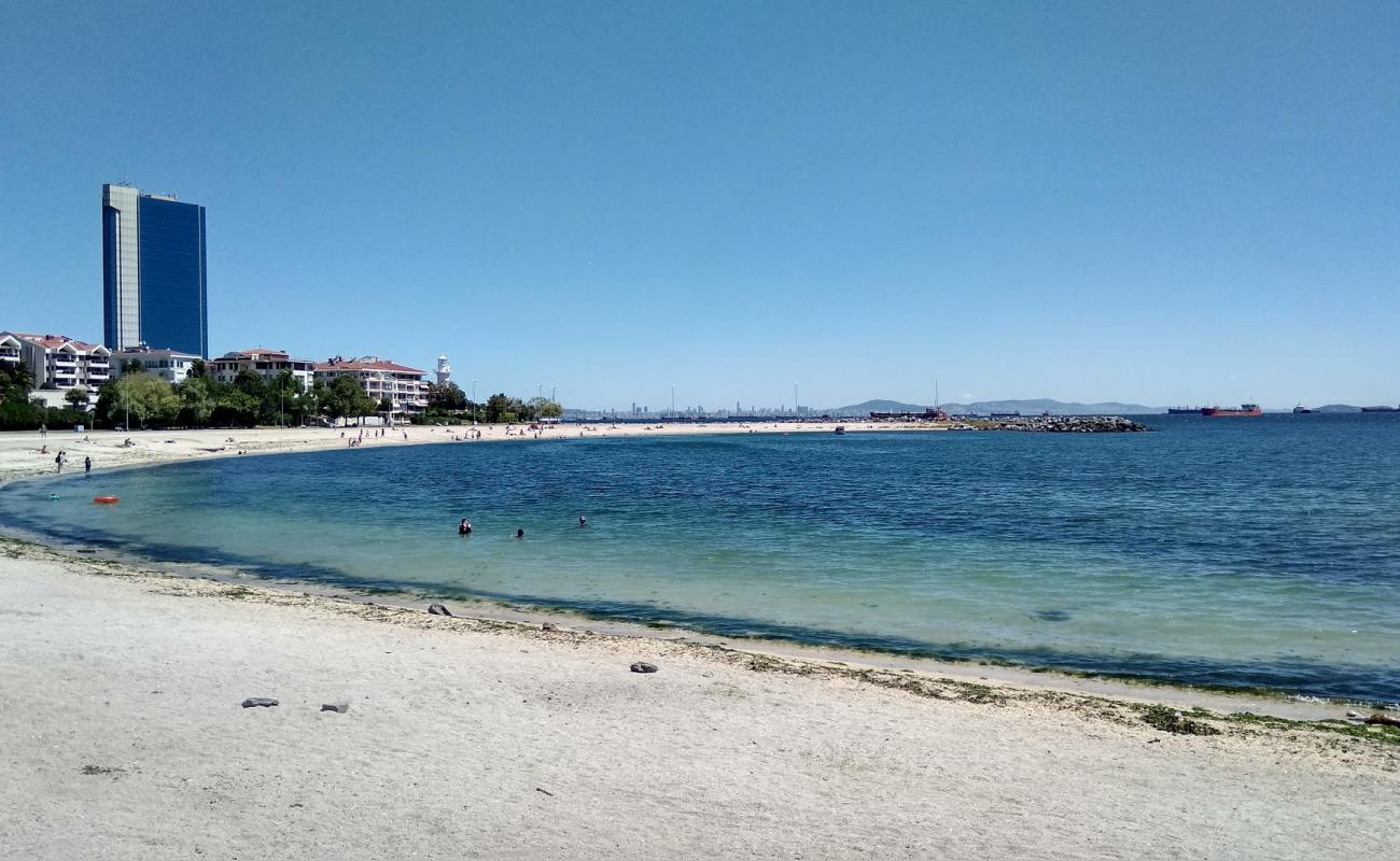 Photo de Bakirkoy beach avec sable brun de surface