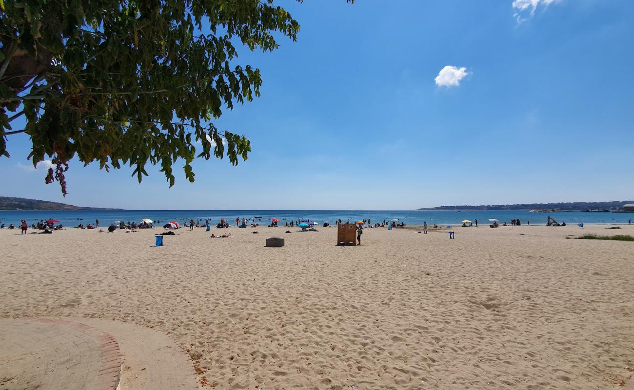 Photo de Buyukcekmece beach avec sable brun de surface