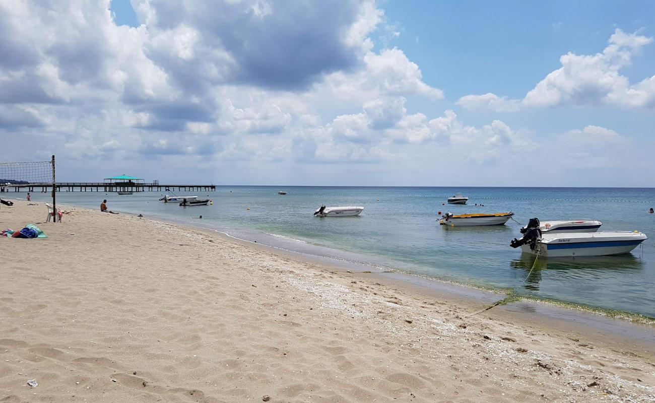 Photo de Kamiloba beach avec sable brun de surface