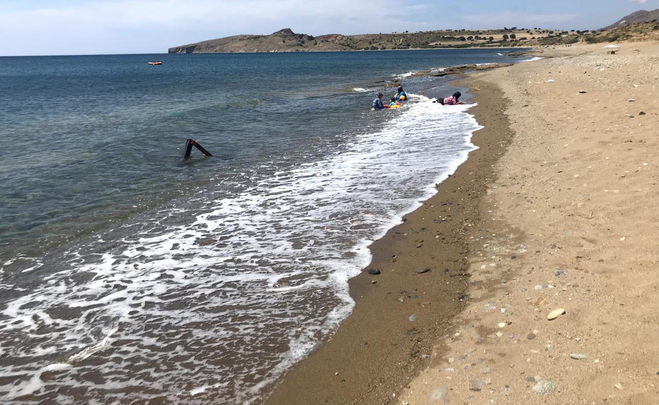 Photo de Kapikaya beach avec sable noir avec caillou de surface