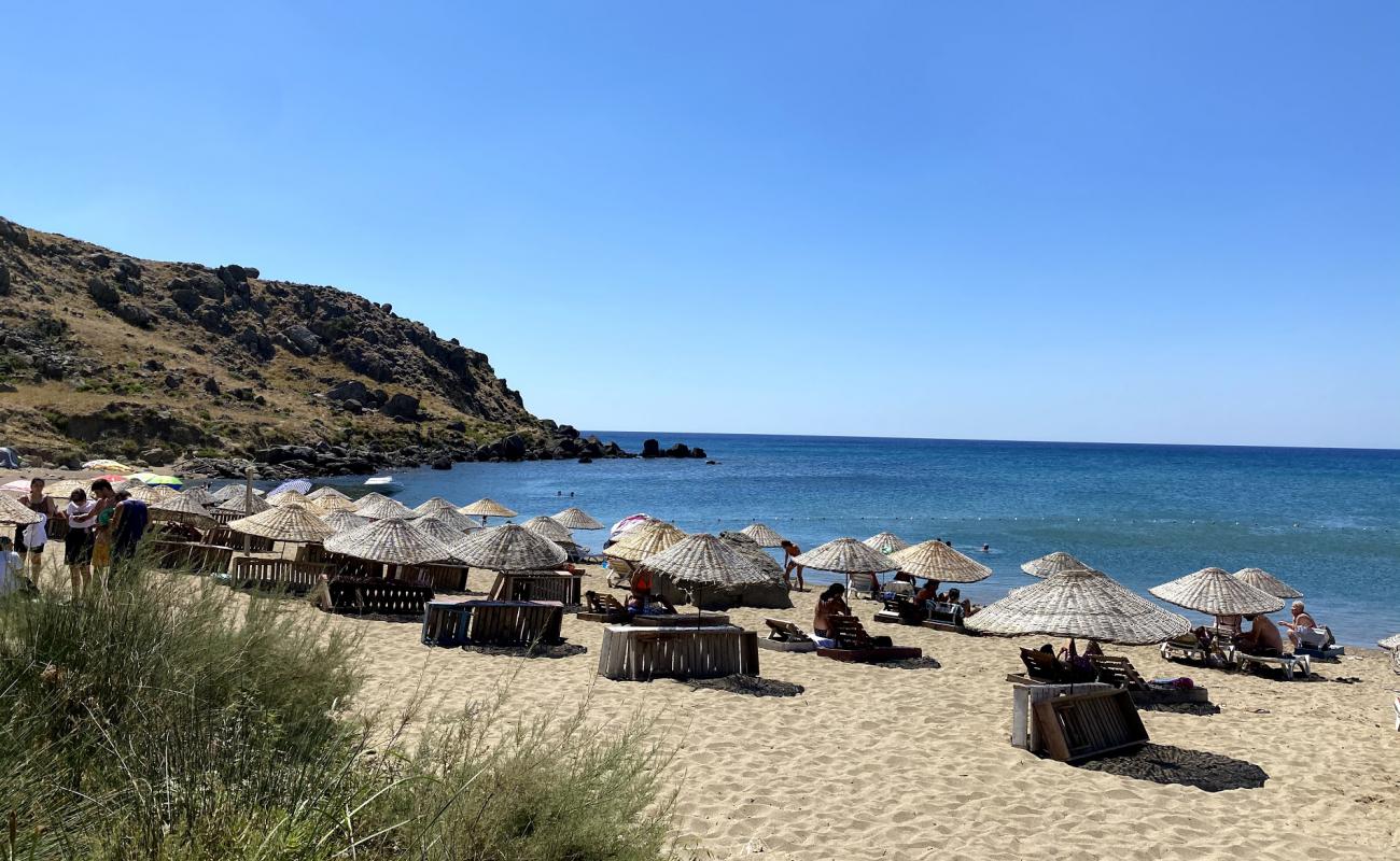 Photo de Laz Koyu beach avec sable lumineux de surface