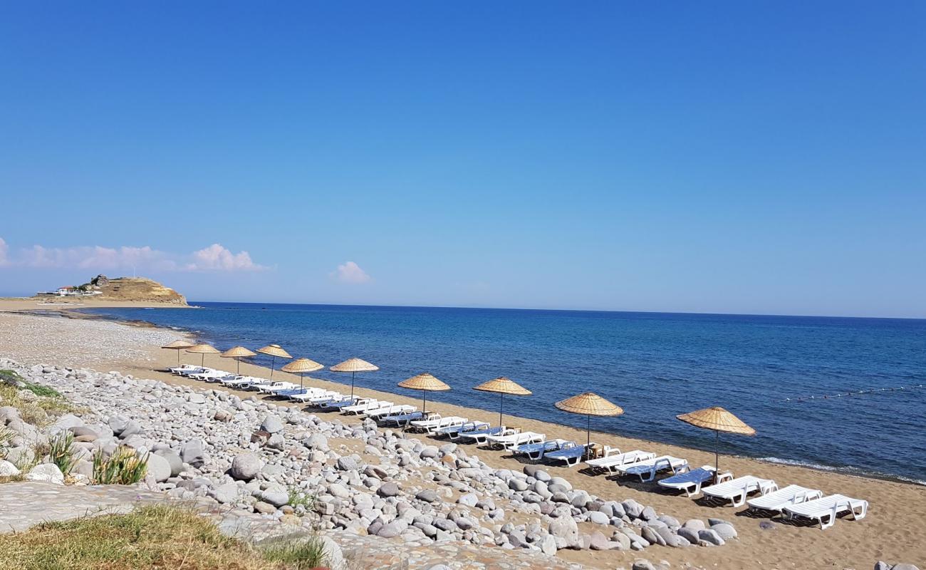 Photo de Yuvali beach avec sable clair avec caillou de surface