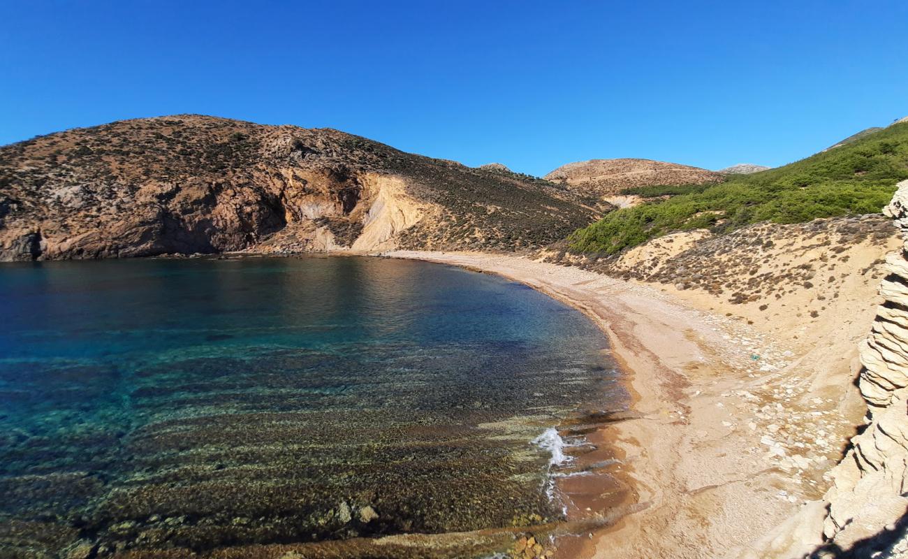 Photo de Gizli Liman avec sable brillant et rochers de surface