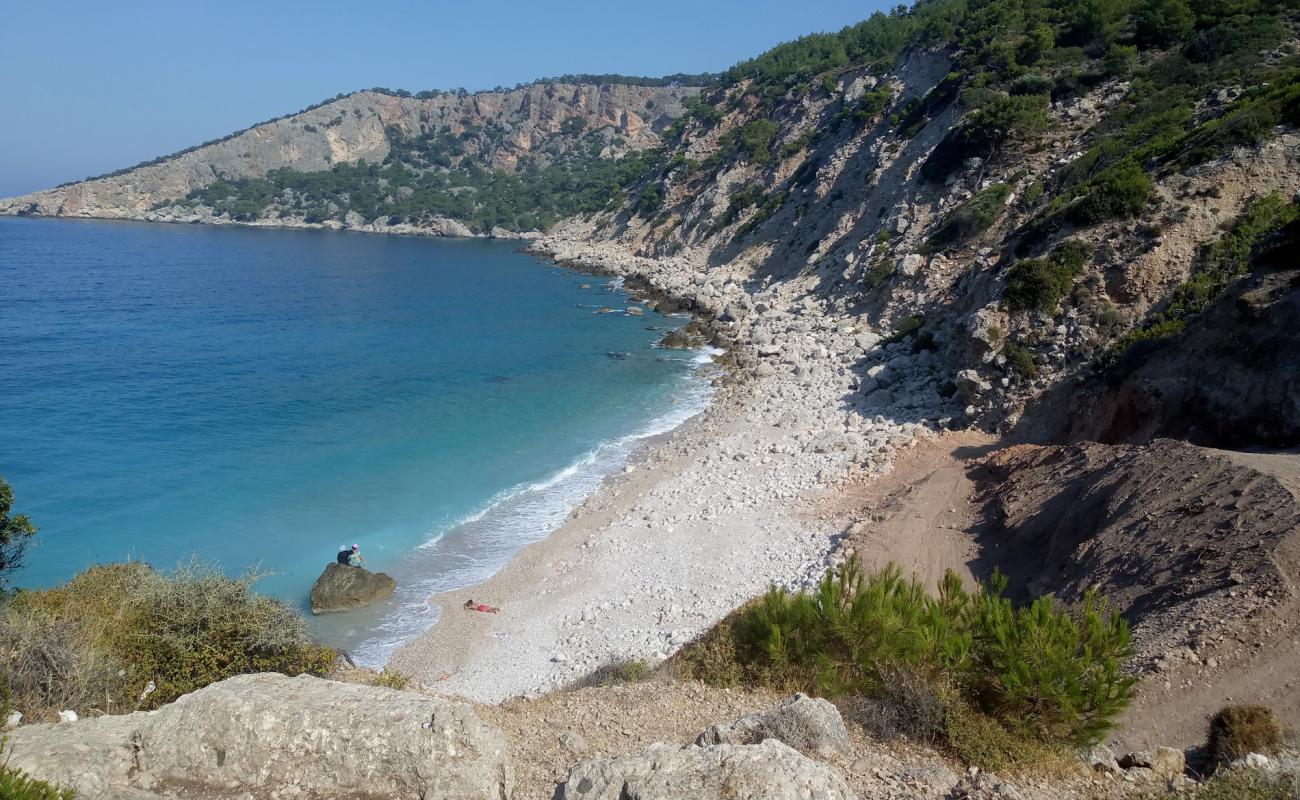Photo de Kumluova beach II avec galets blancs de surface