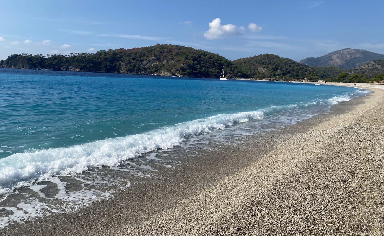 Photo de Plage d'Oludeniz avec caillou fin clair de surface