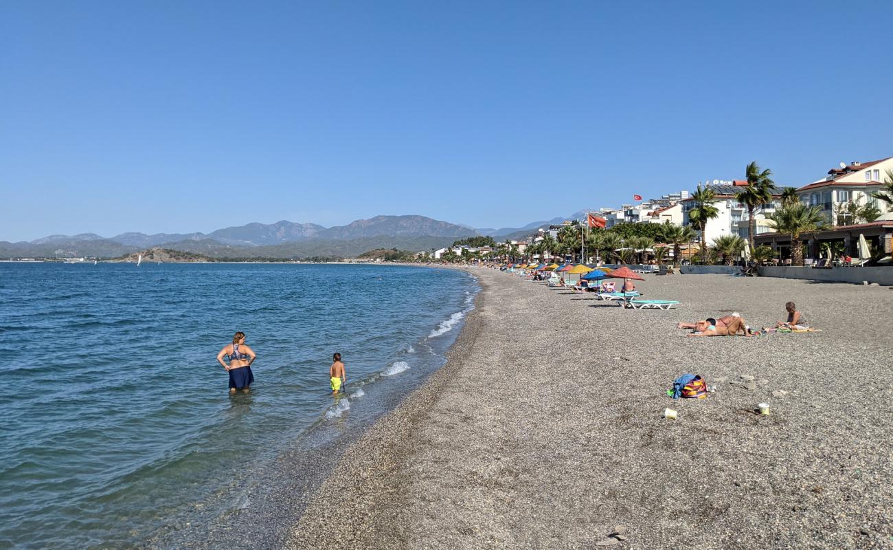 Photo de Plage de Calis avec caillou fin gris de surface