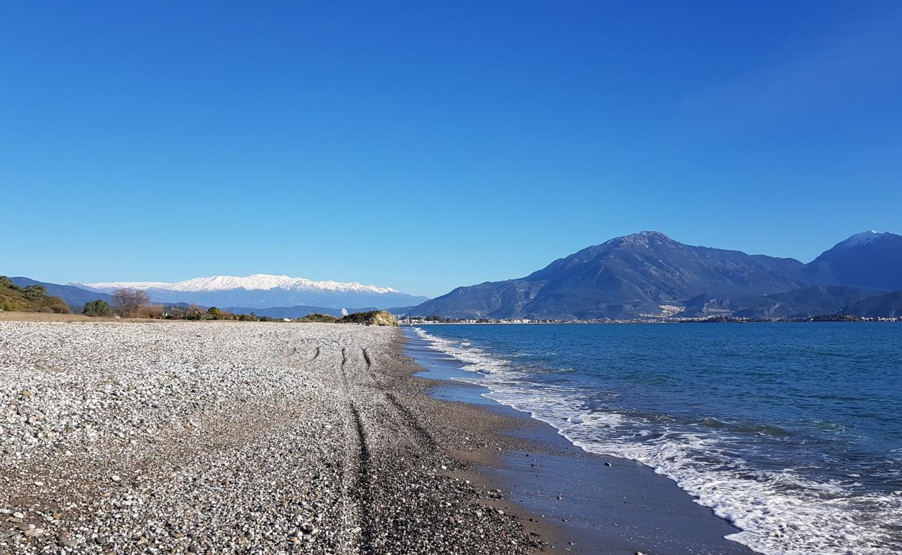 Photo de Karatas beach II avec sable gris avec caillou de surface