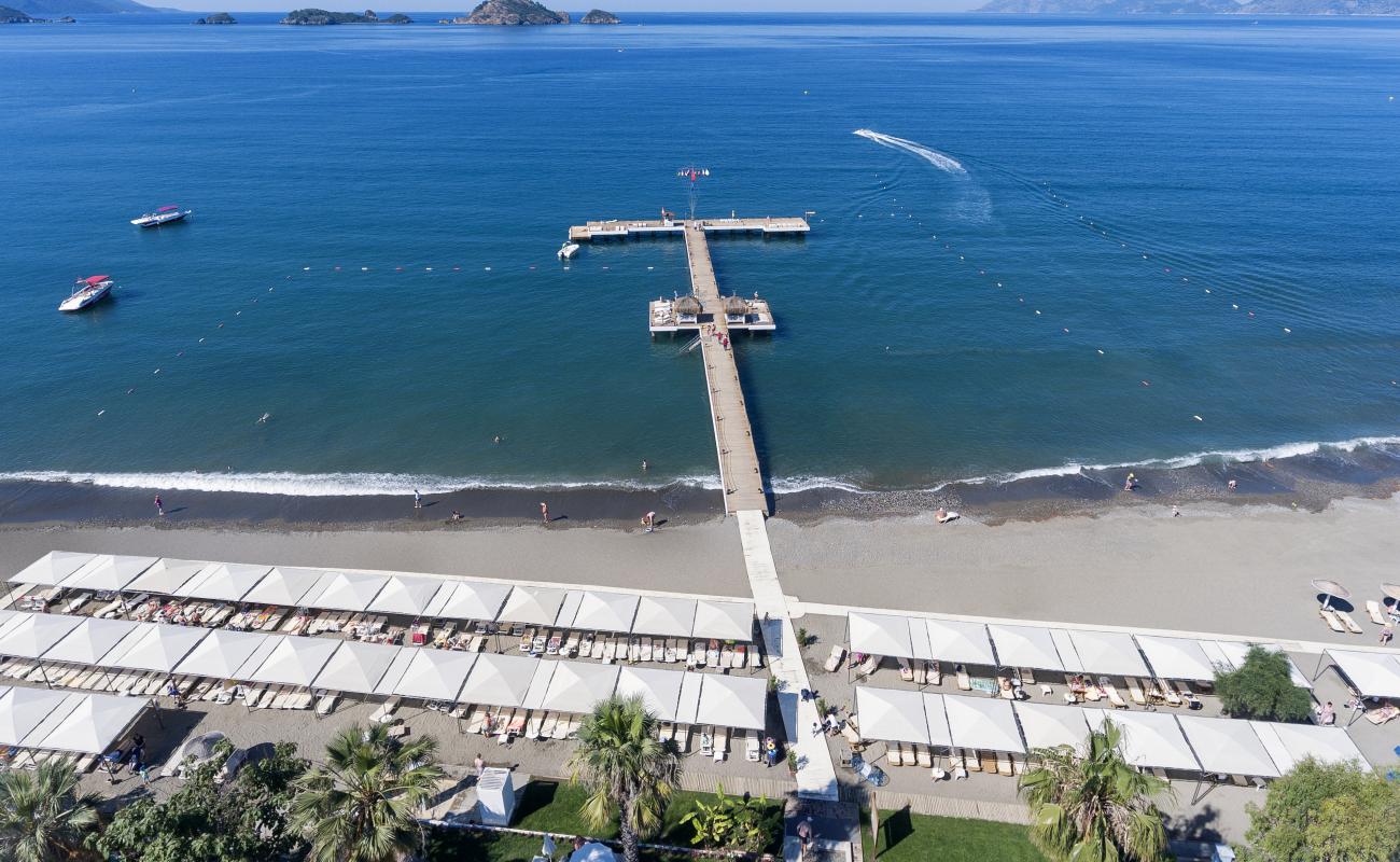 Photo de Yaniklar beach avec caillou gris de surface