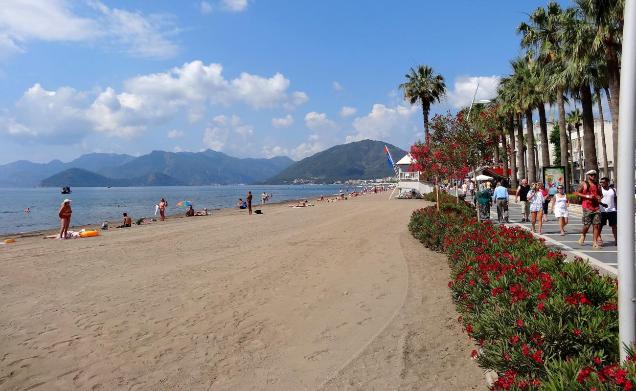 Photo de Marmaris Plaji avec sable beige de surface
