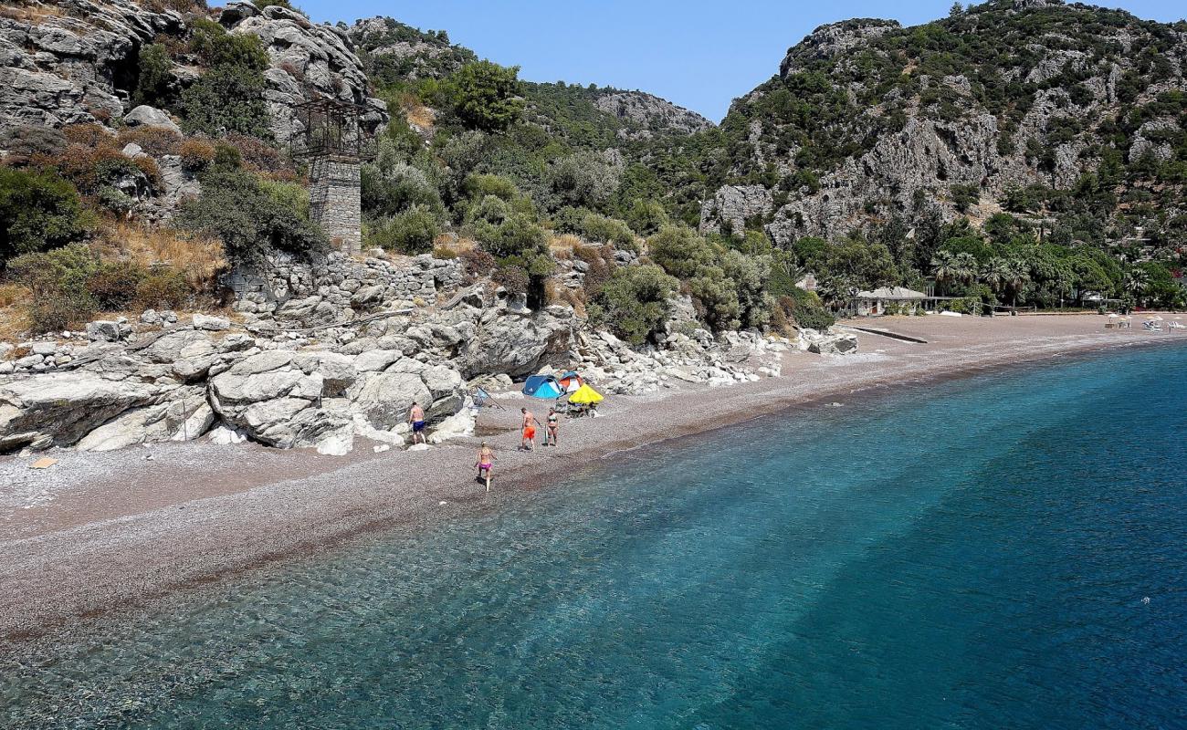 Photo de Ciftlik beach avec sable noir avec caillou de surface