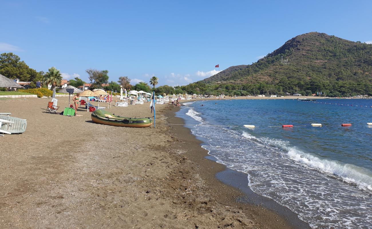 Photo de Aktur beach avec sable gris de surface