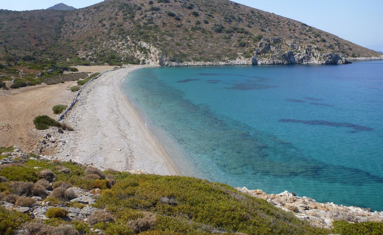 Photo de Yazi beach II avec caillou fin gris de surface