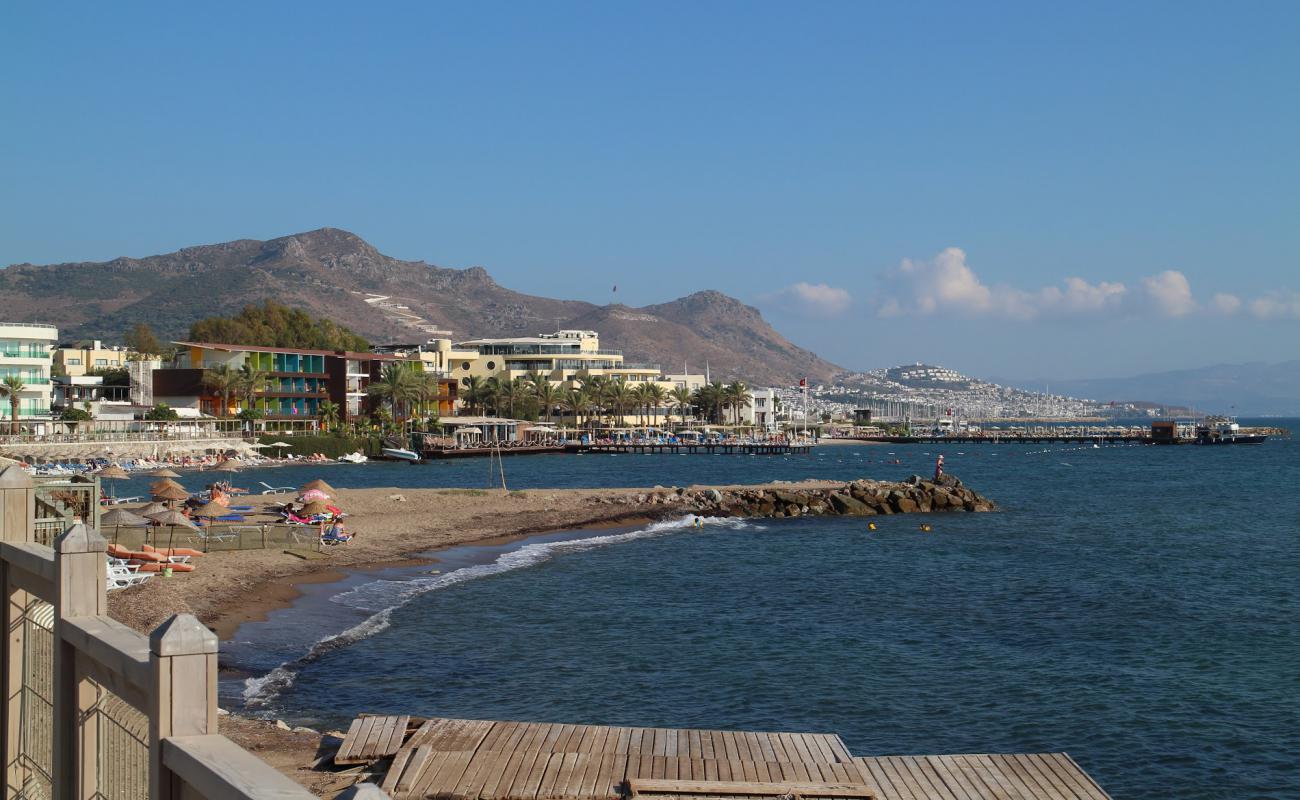 Photo de Ayvan beach III avec sable beige de surface