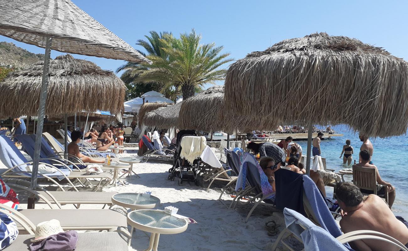 Photo de Moon Hotel Beach avec sable lumineux de surface