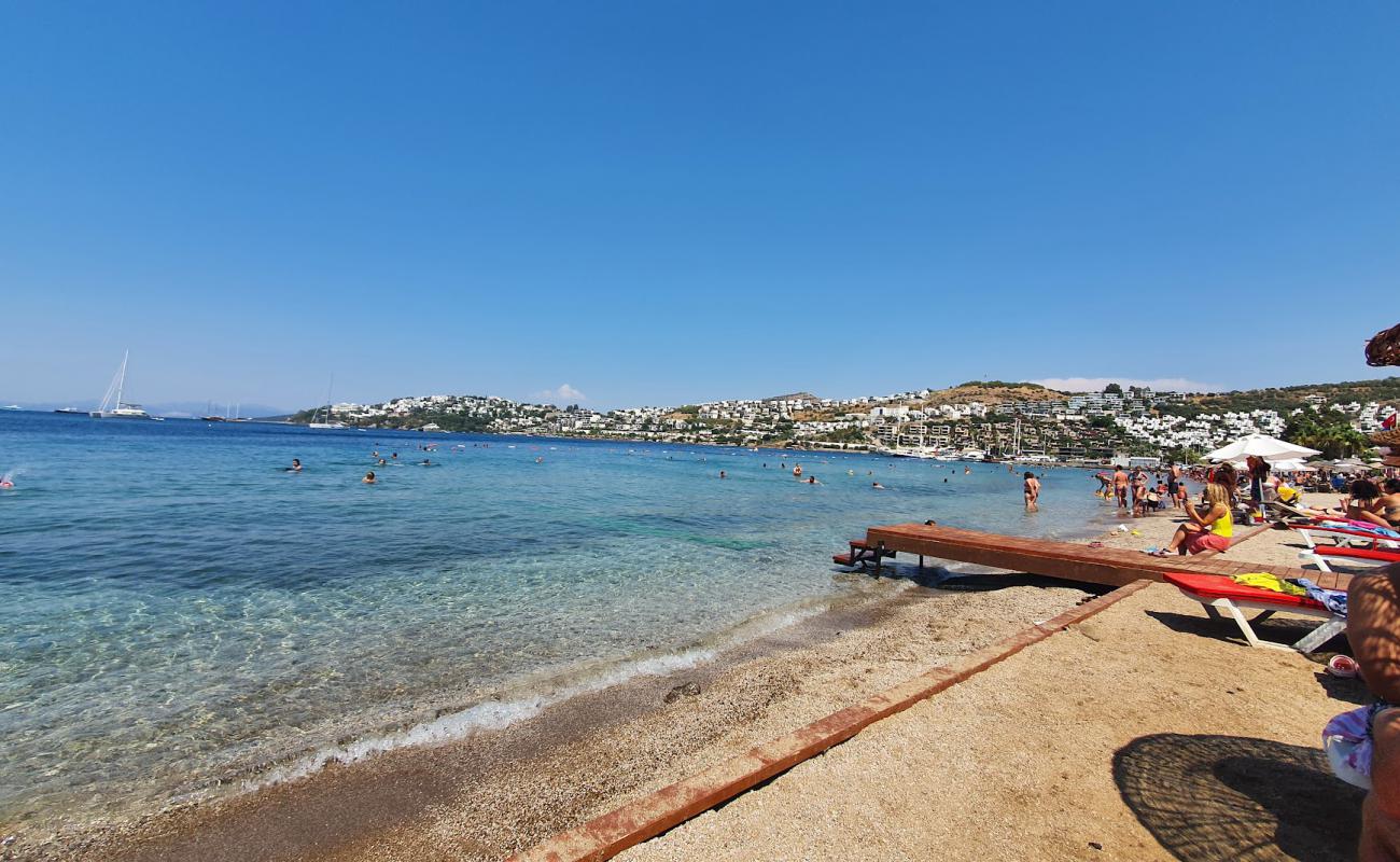 Photo de Gundogan main beach avec sable beige de surface