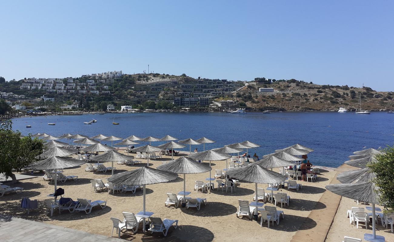 Photo de Kucukbuk Beach avec sable beige de surface