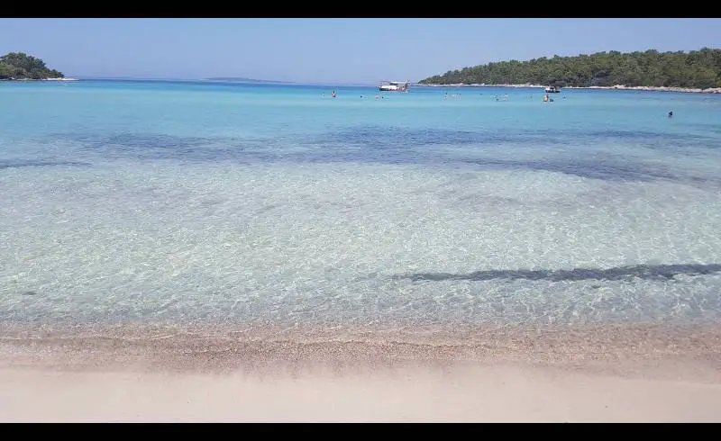 Photo de Haydar Bay avec sable beige de surface