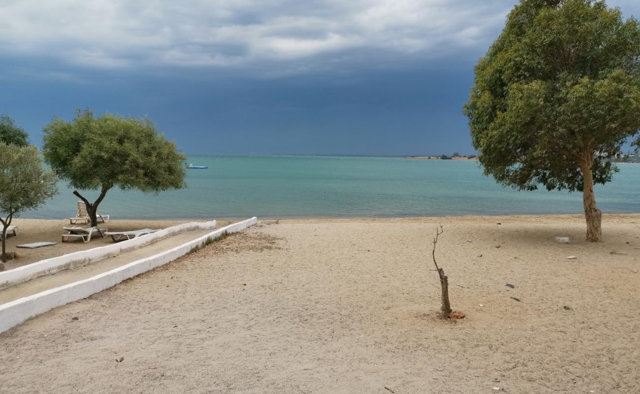 Photo de Kerem beach avec sable clair avec caillou de surface