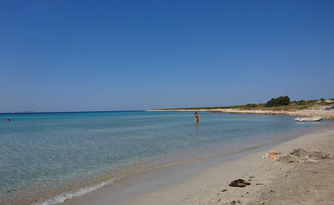 Photo de Manastir beach avec sable lumineux de surface