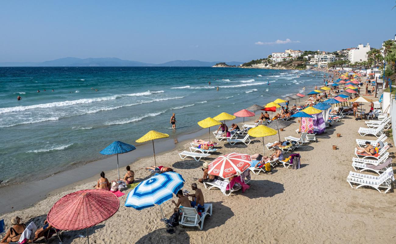 Photo de Kusadasi Ladies beach avec sable fin et lumineux de surface