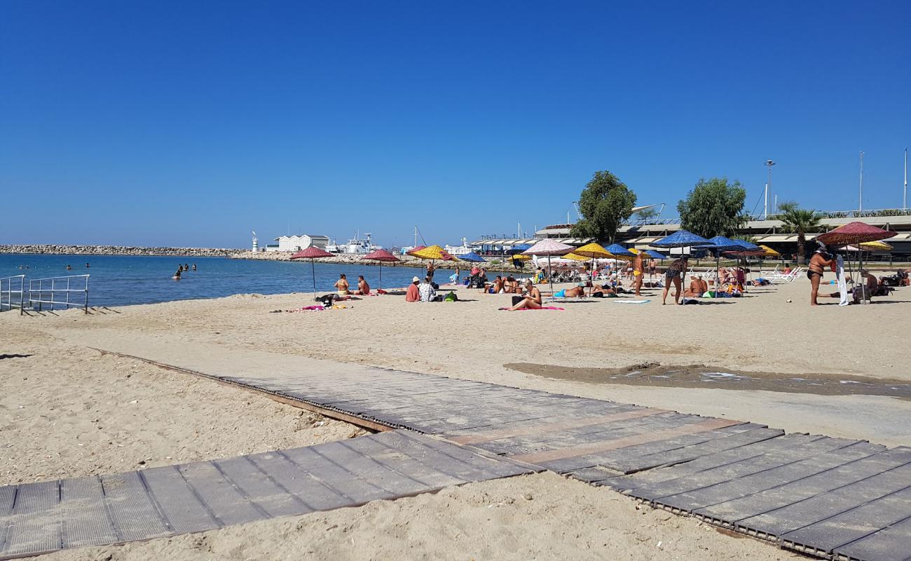 Photo de Kusadasi beach IV avec sable lumineux de surface