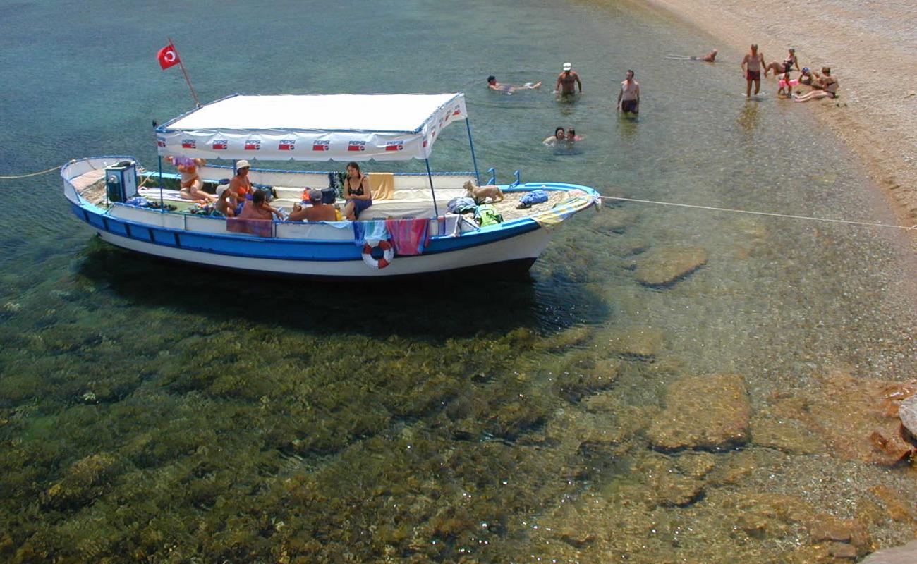 Photo de Sicaksu beach II avec petits galets bruns de surface