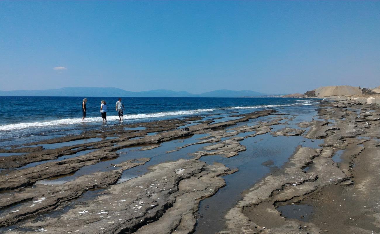 Photo de Omur town beach VI avec galets gris de surface