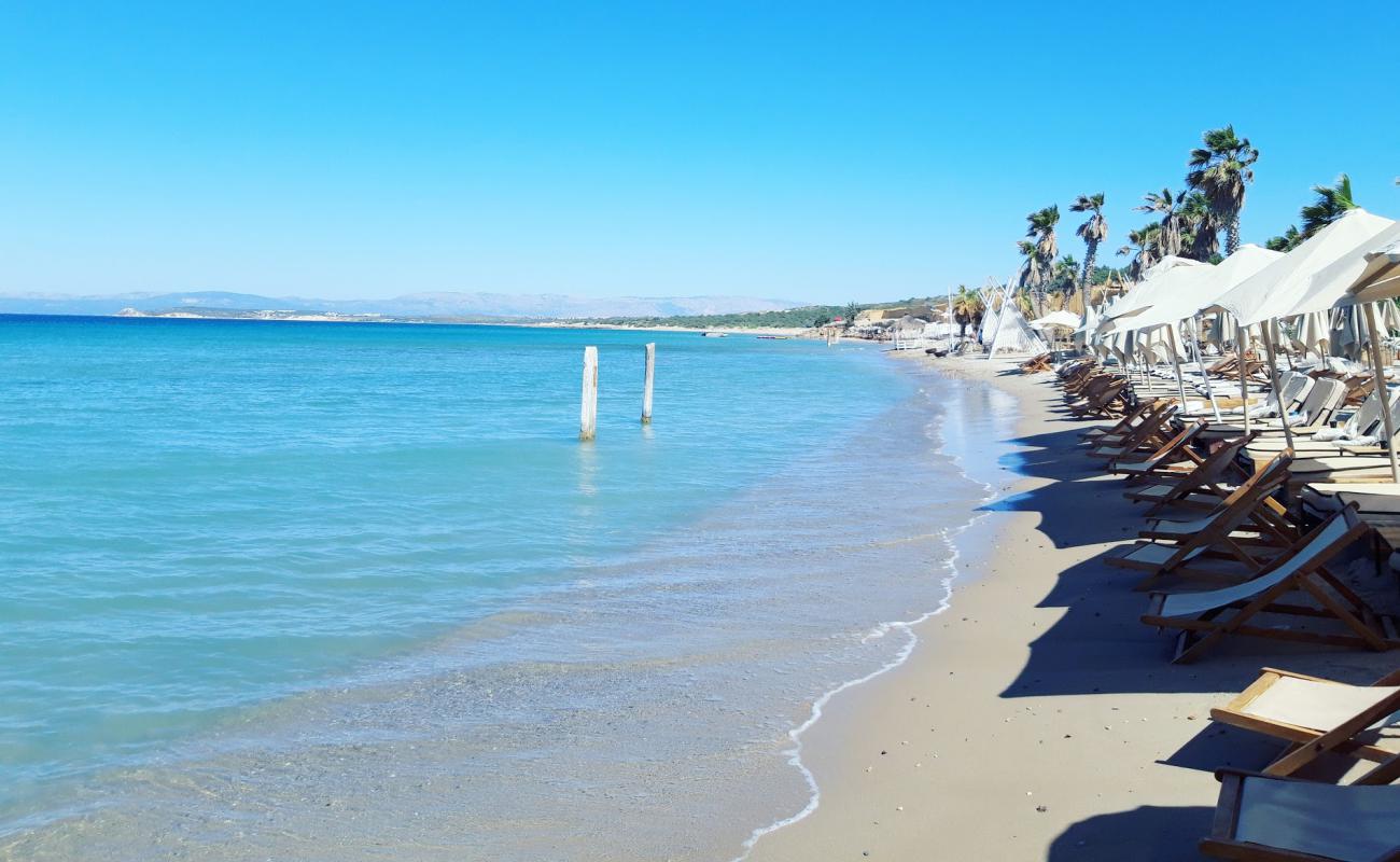 Photo de Plage de Guvercinlik Koyu VII avec sable beige fin de surface