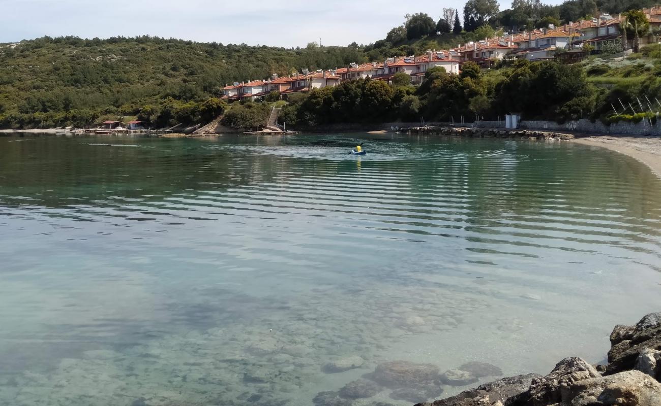 Photo de Ozbek Beach IV avec petits galets bruns de surface