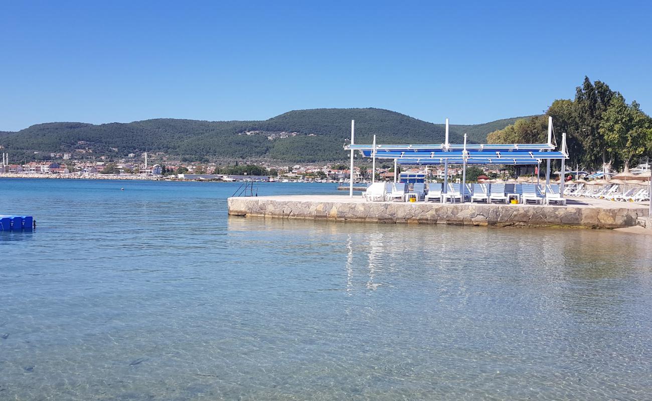 Photo de Yolluca beach avec sable brun de surface