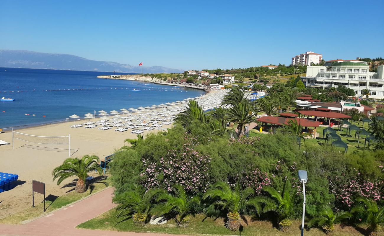 Photo de Ataturk Beach avec sable noir & galets de surface