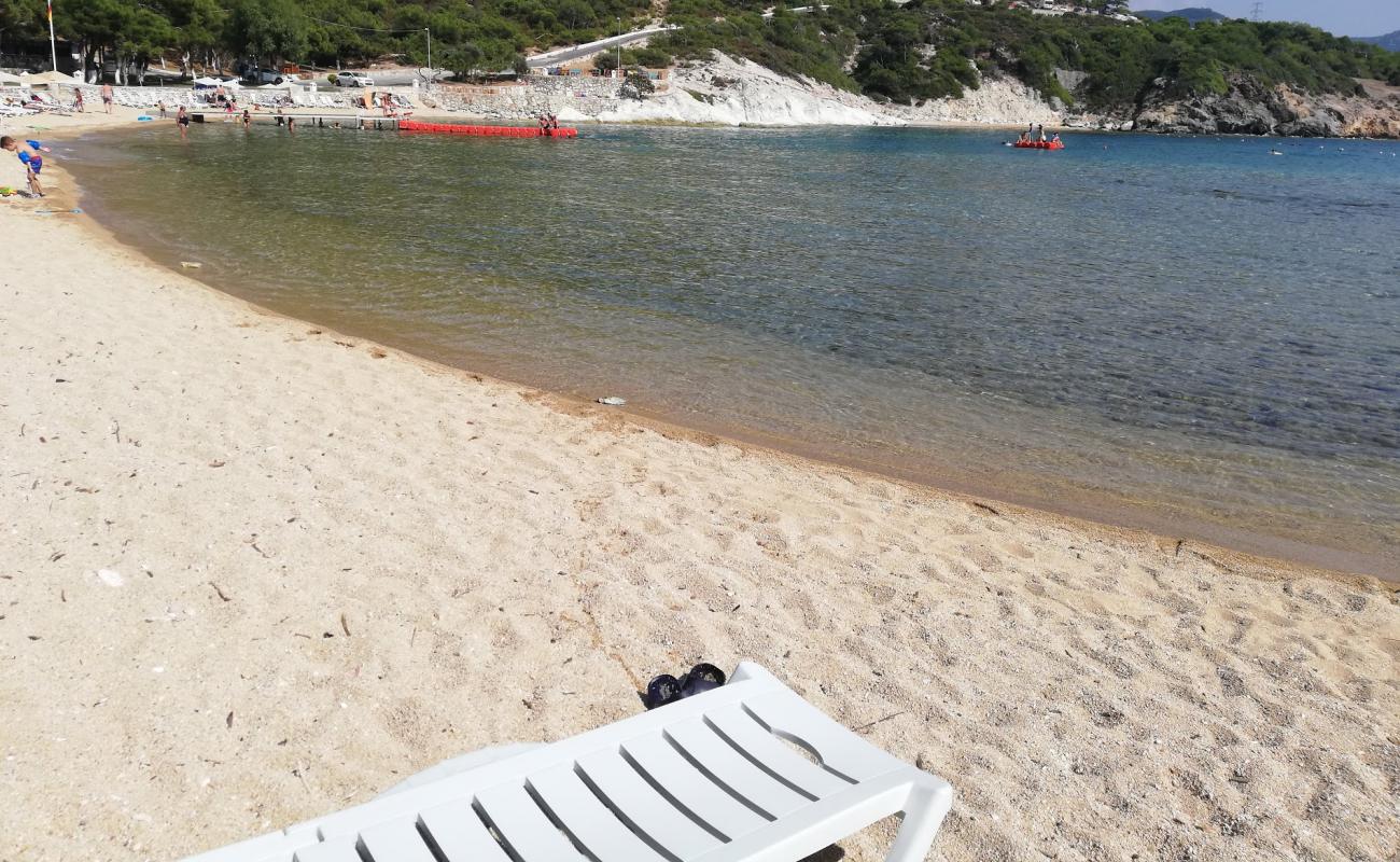 Photo de Jandarma Camp beach avec sable noir avec caillou de surface