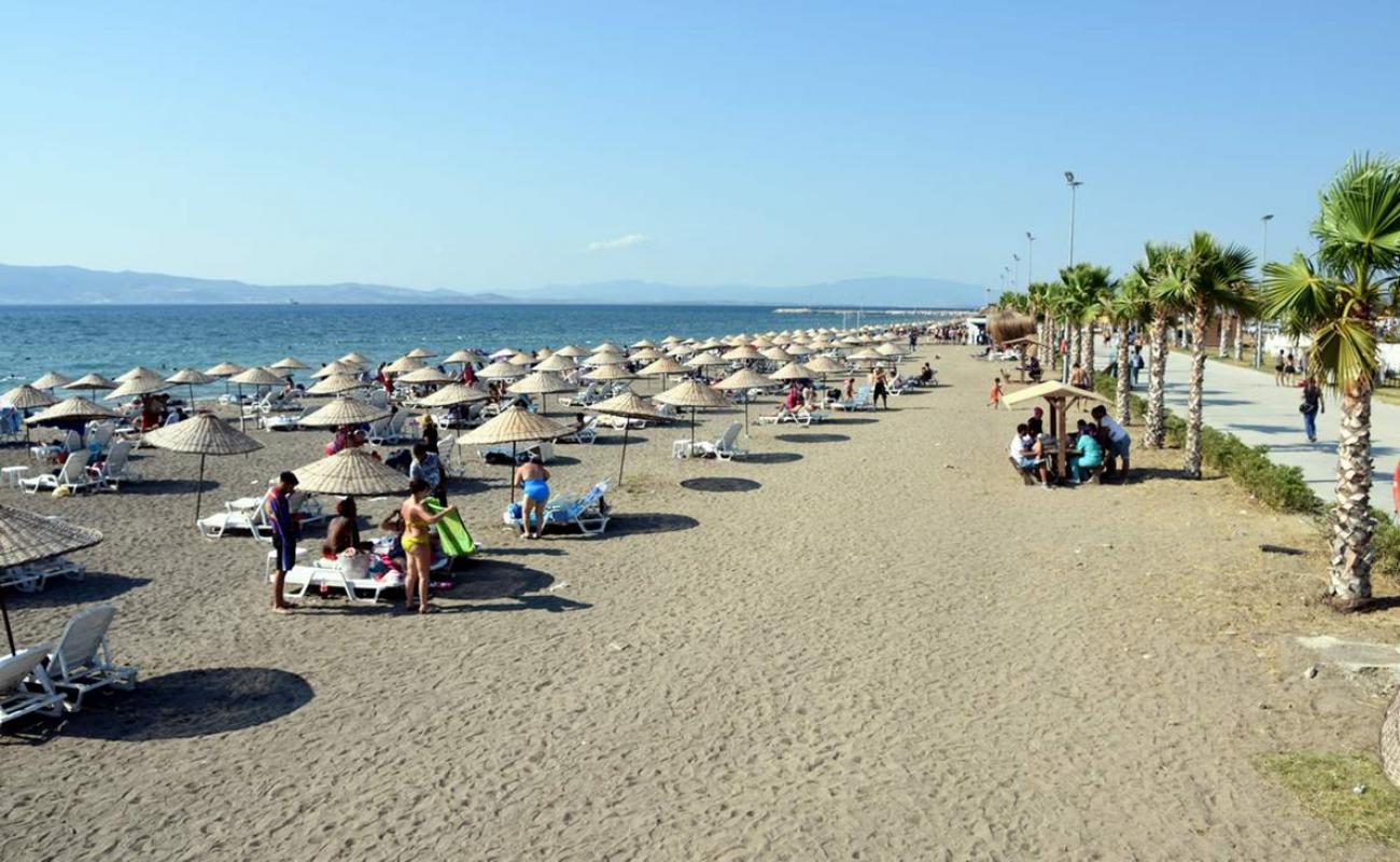 Photo de Aliaga Agapark beach avec sable lumineux de surface