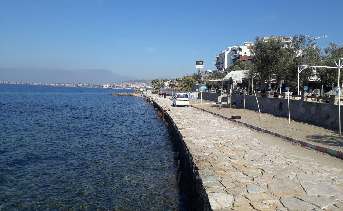 Photo de Palmiye beach avec surface béton pavée de surface