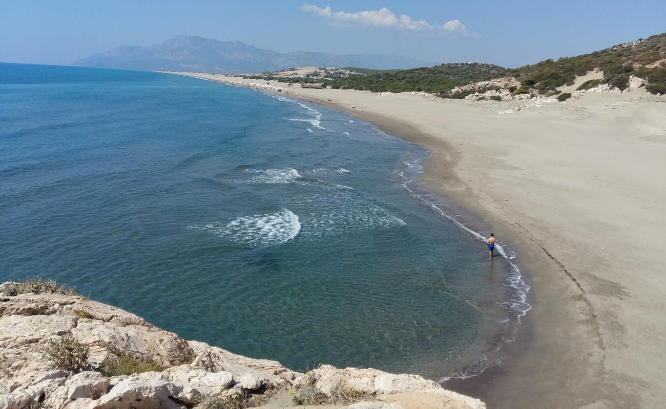 Photo de Plage de Patara avec sable fin et lumineux de surface