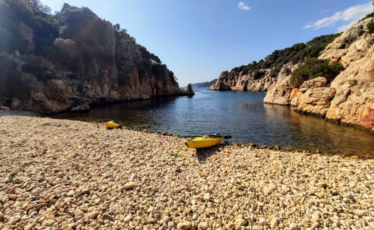 Photo de Inonu bay beach avec caillou clair de surface