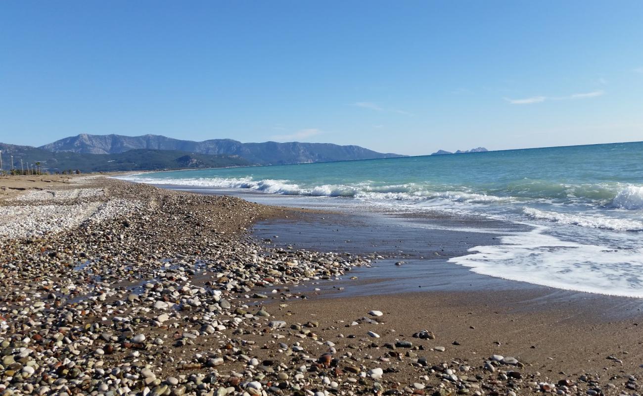 Photo de Kumluca Obalar Plaji avec sable noir avec caillou de surface