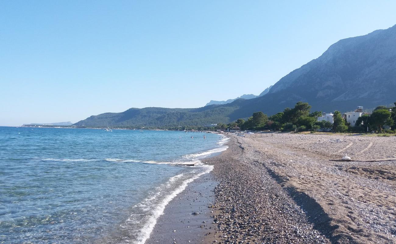 Photo de Natur Free Beach avec sable gris avec caillou de surface