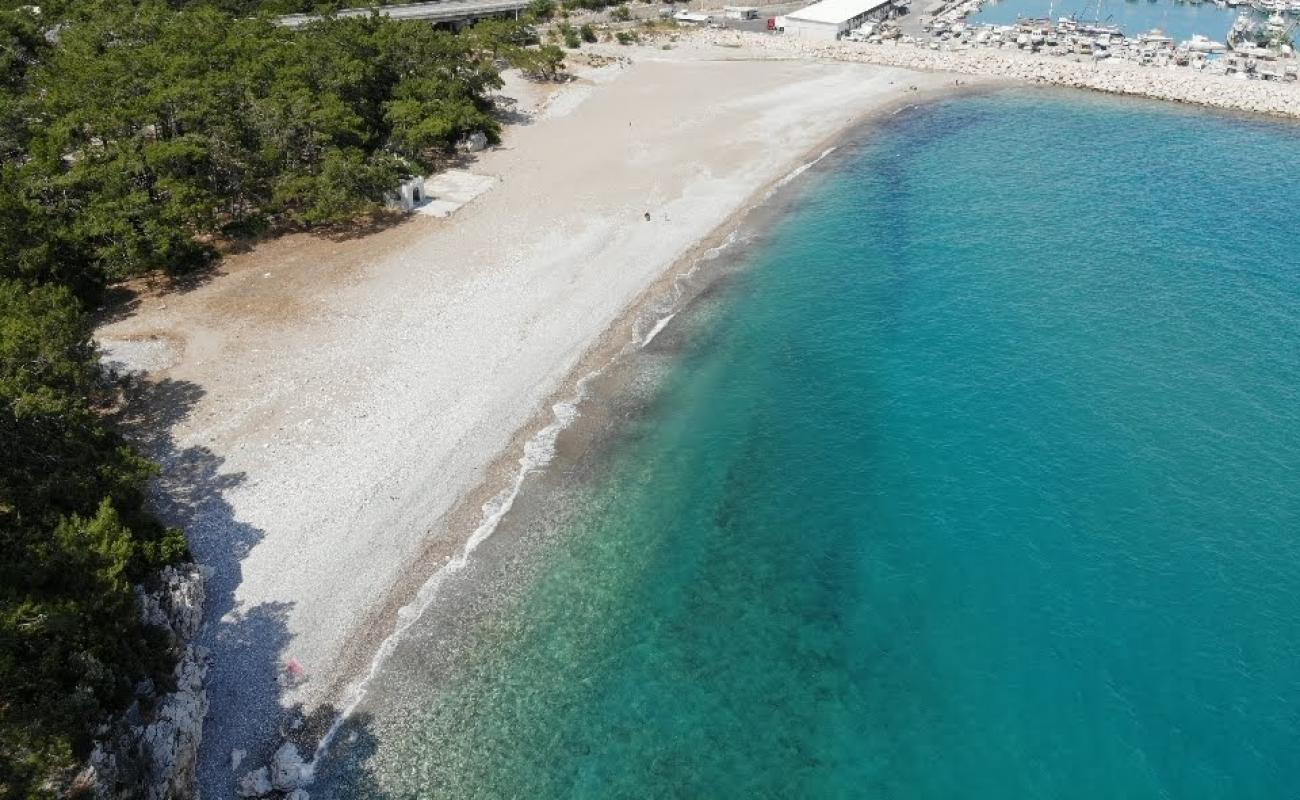 Photo de Barinagi Beach avec caillou fin clair de surface