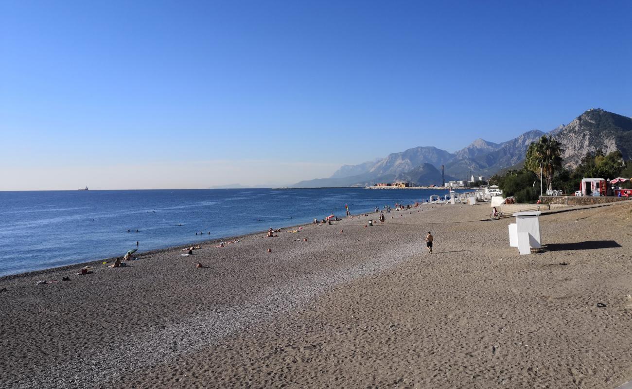 Photo de Baki Beach avec petits galets beige de surface