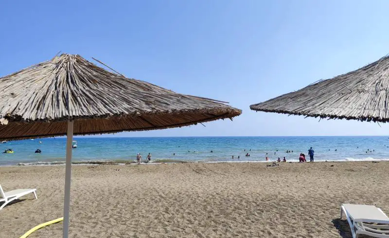 Photo de Kadriye Public Beach avec sable brun de surface