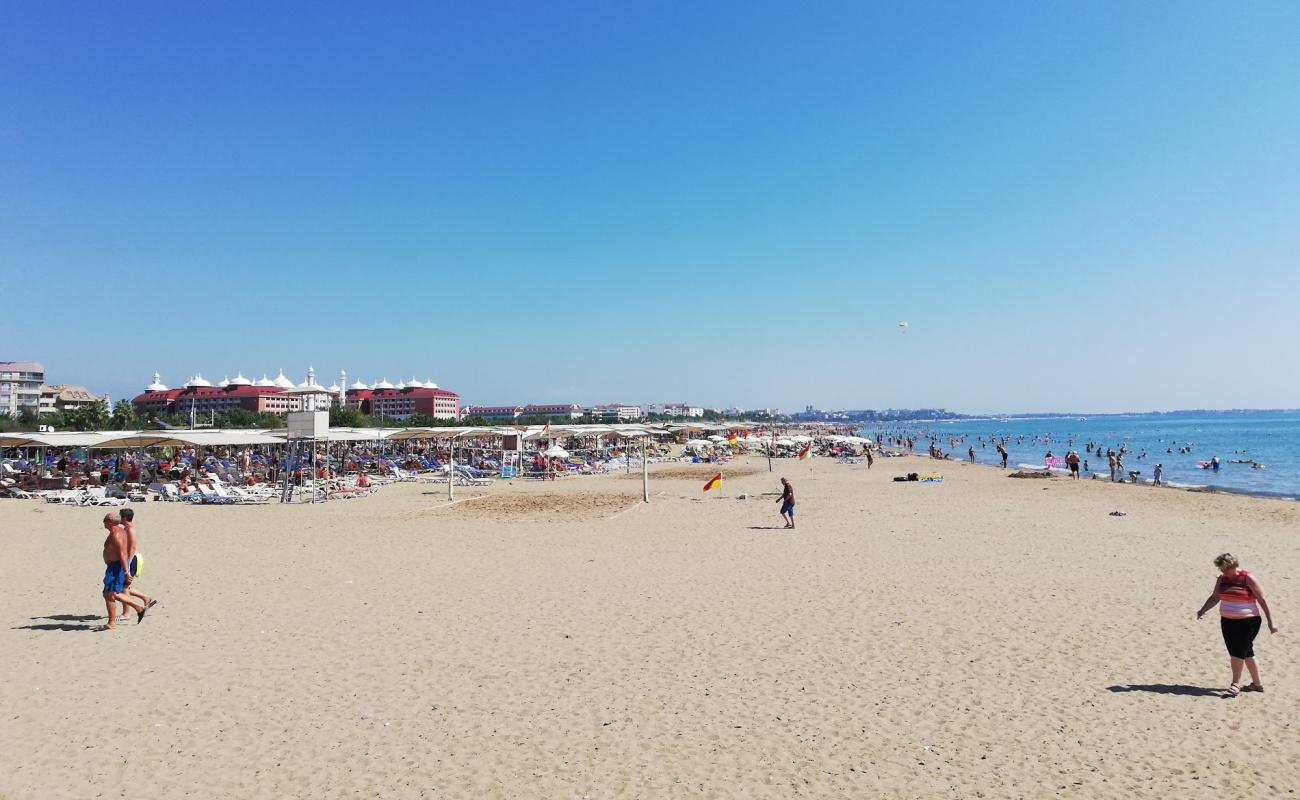 Photo de Kumkoy beach avec sable fin brun de surface