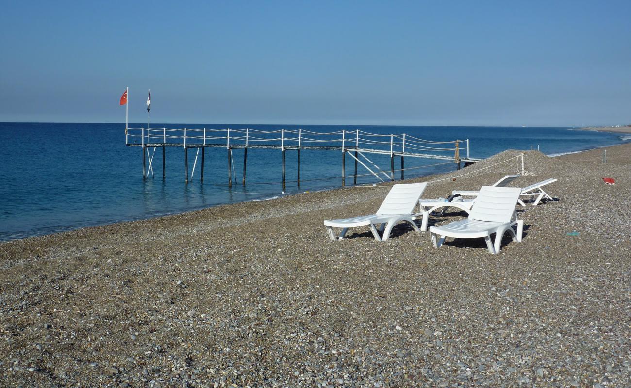 Photo de Sea Garden beach II avec sable clair avec caillou de surface