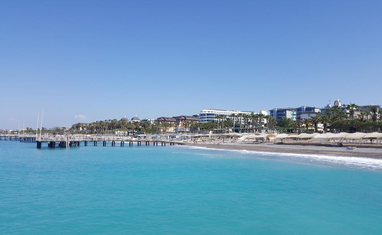 Photo de Sea Garden beach III avec sable clair avec caillou de surface