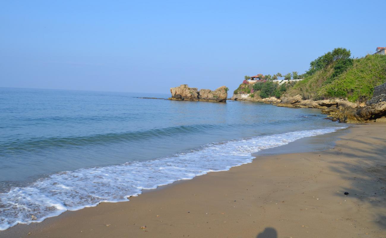 Photo de Okurcalar beach avec sable noir & galets de surface